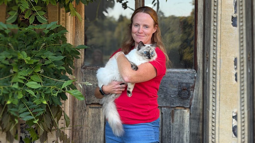 We Love Pets franchisee cuddling a cat
